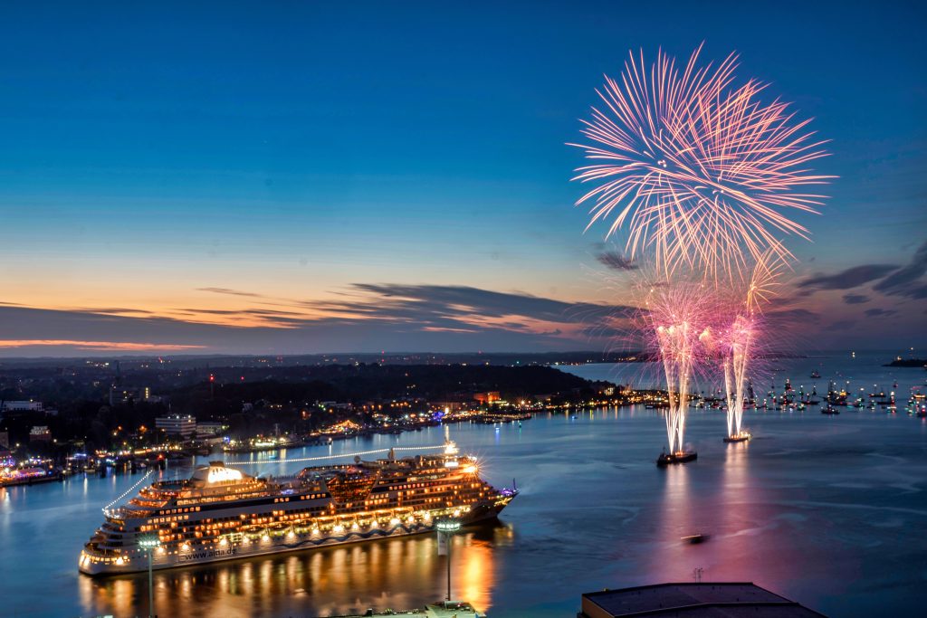 Großes Aida Abschlussfeuerwerk Auf Der Kieler Woche 2019