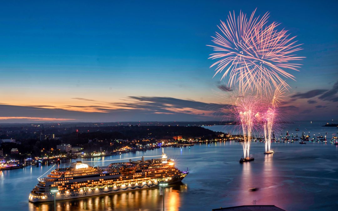 Großes Aida Abschlussfeuerwerk Auf Der Kieler Woche 2019